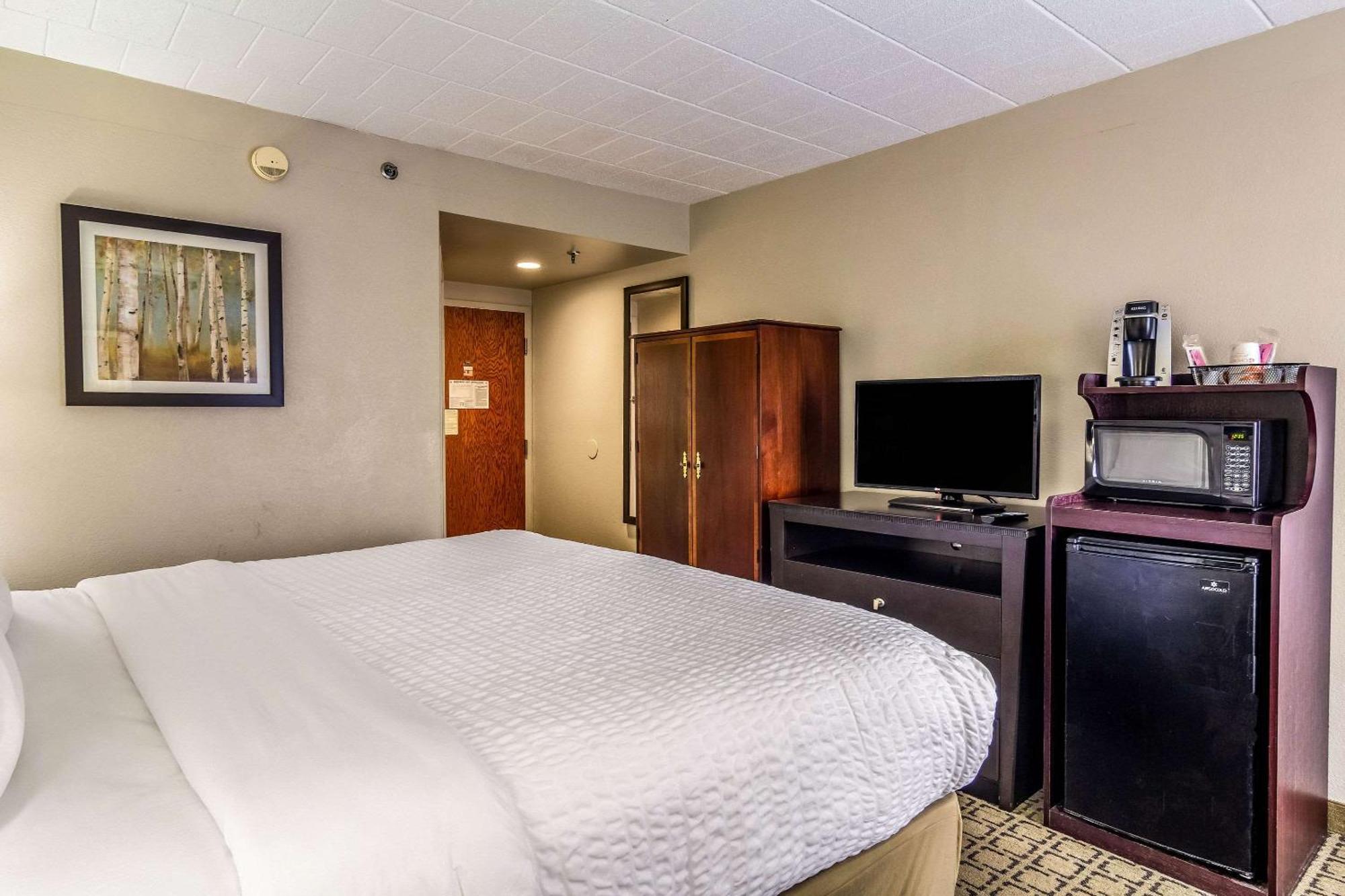 Clarion Inn Cranberry Township Exterior photo