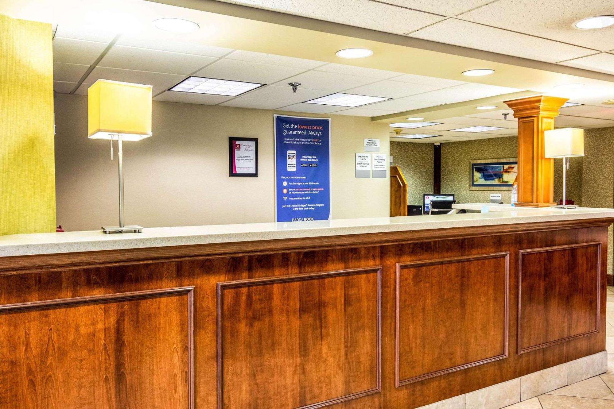 Clarion Inn Cranberry Township Exterior photo