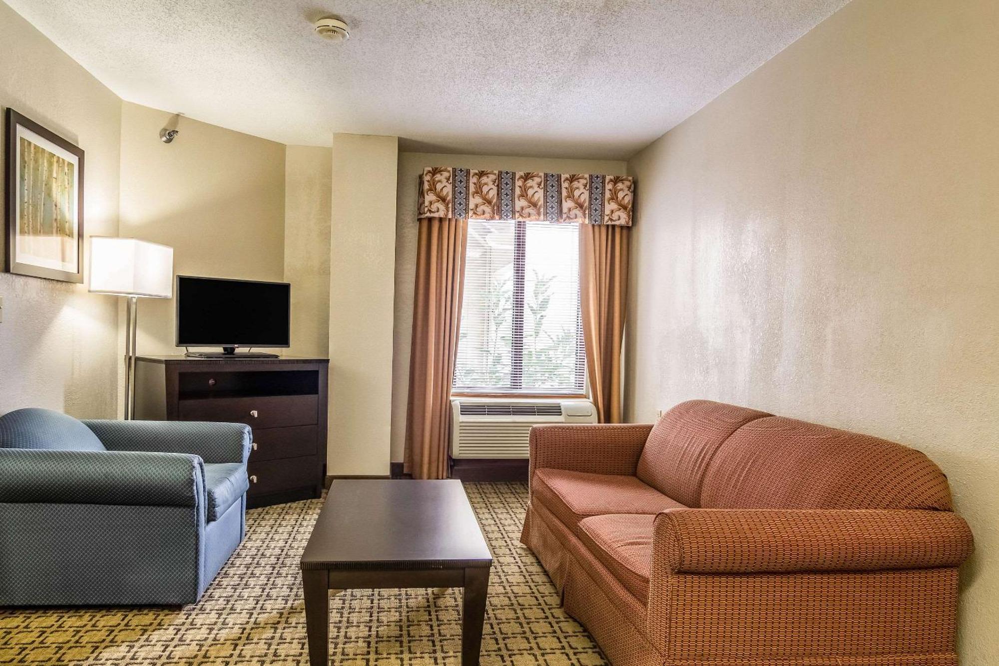 Clarion Inn Cranberry Township Exterior photo
