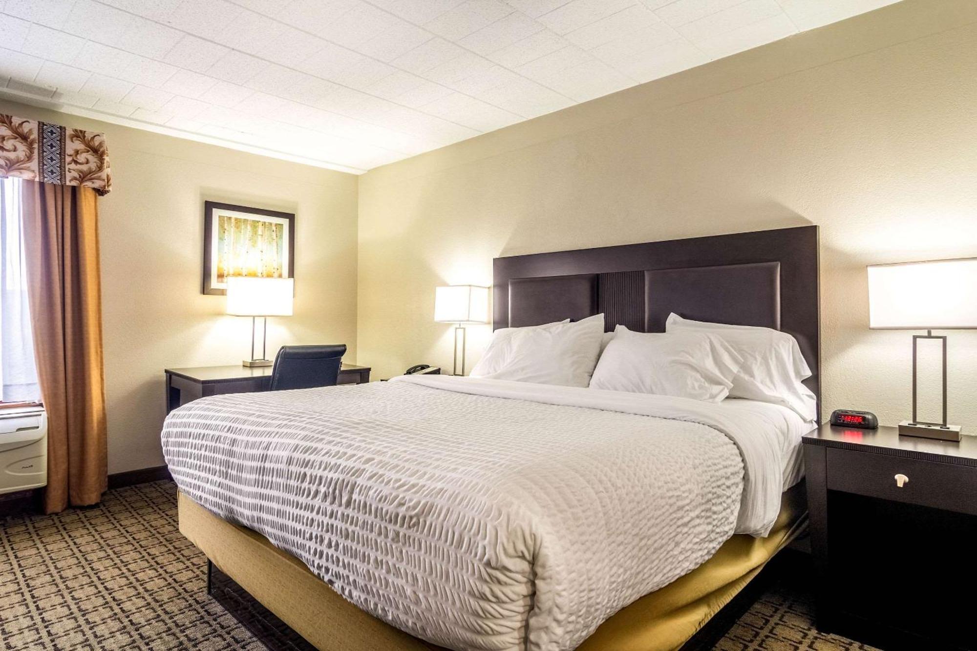Clarion Inn Cranberry Township Exterior photo