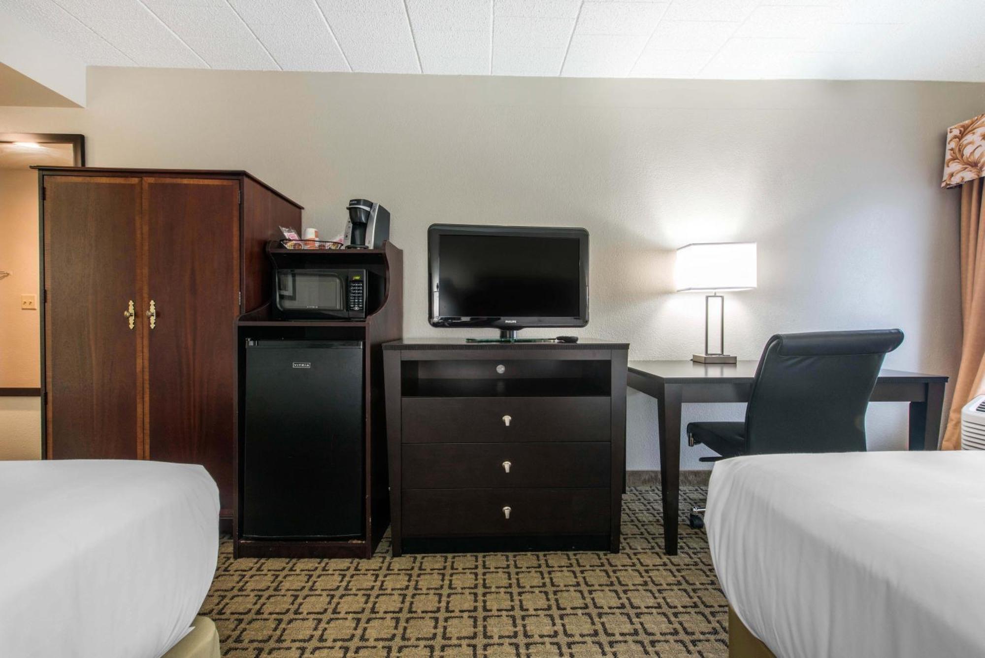 Clarion Inn Cranberry Township Exterior photo