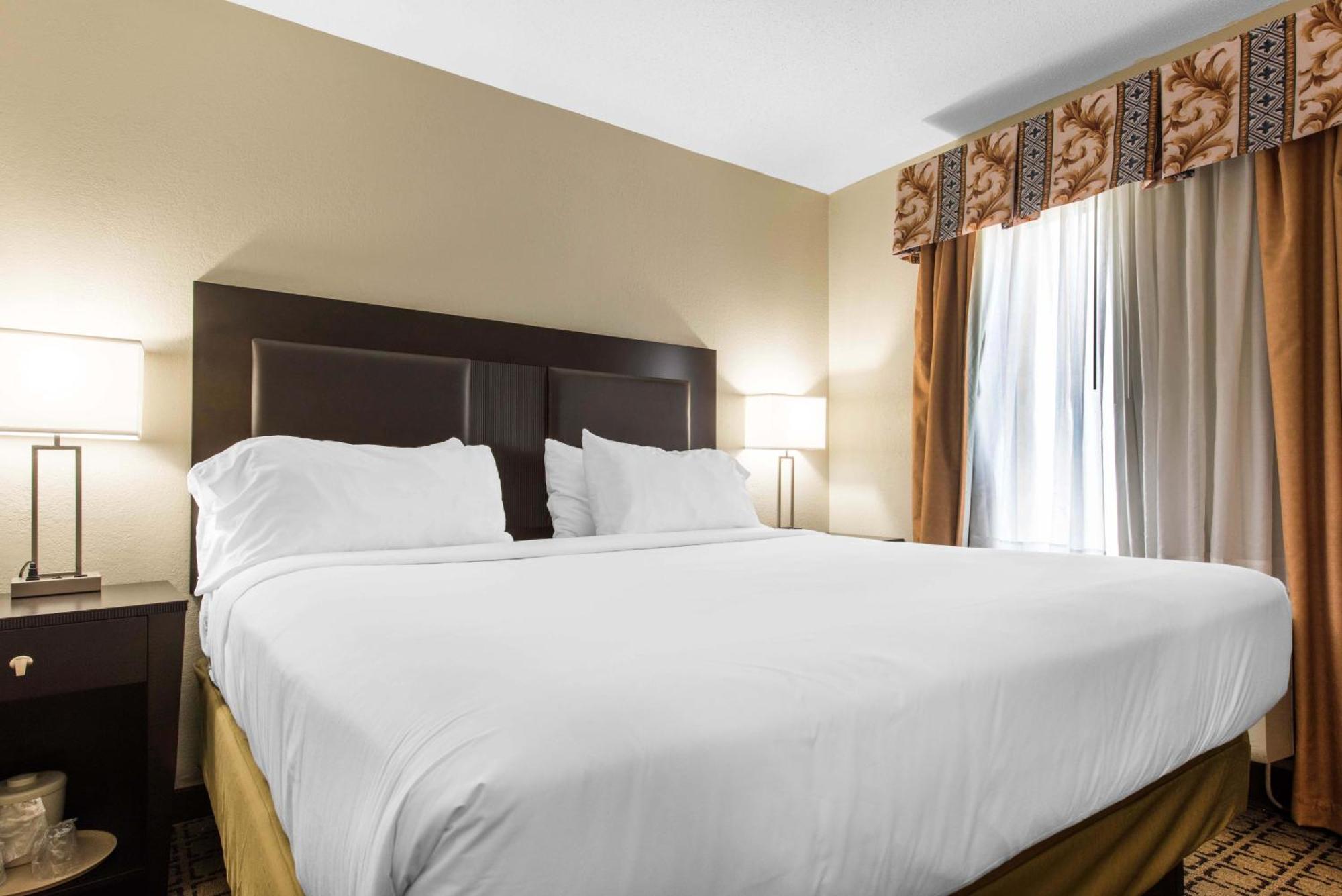 Clarion Inn Cranberry Township Exterior photo