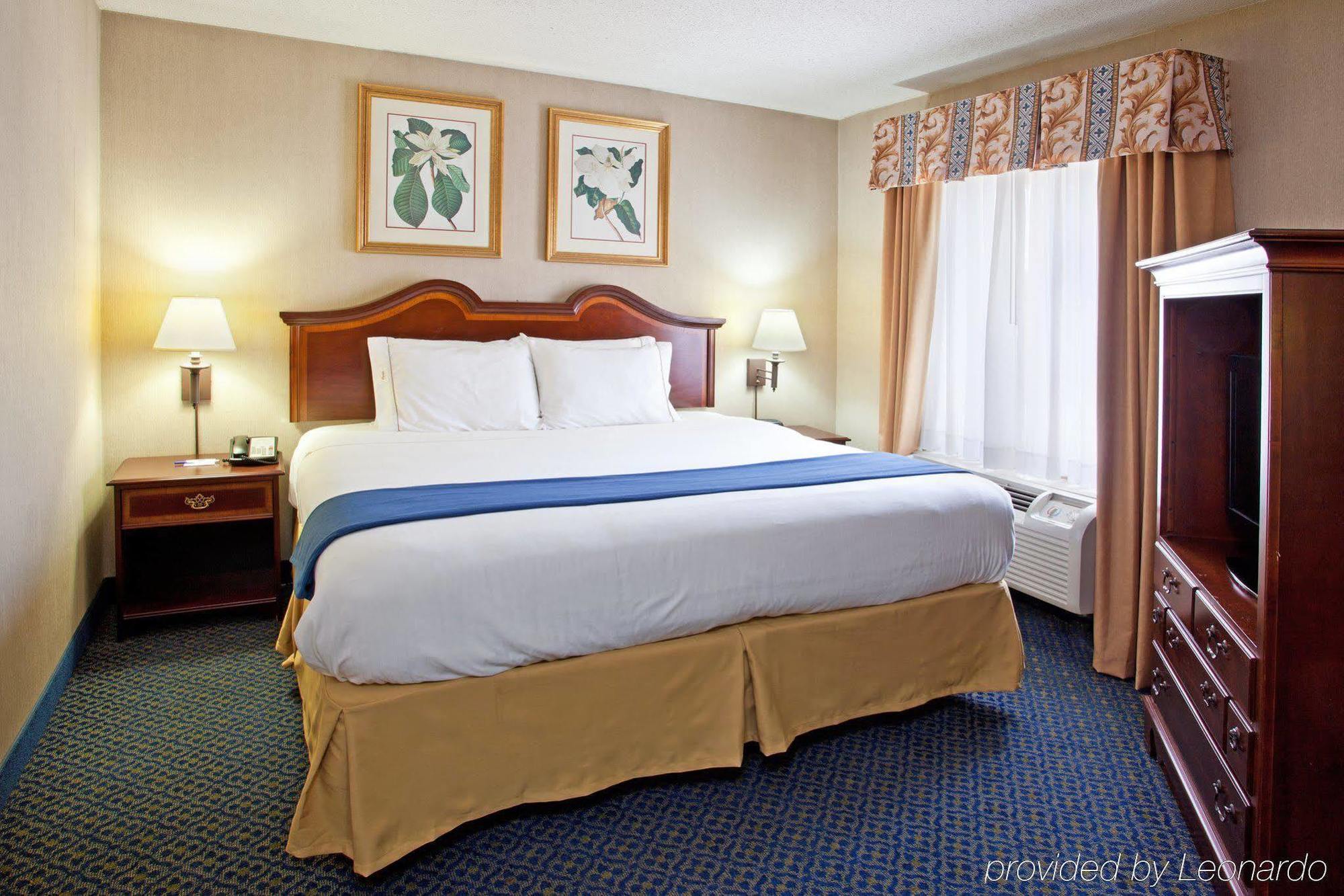 Clarion Inn Cranberry Township Room photo