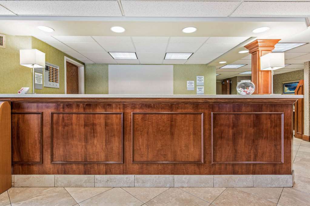 Clarion Inn Cranberry Township Interior photo