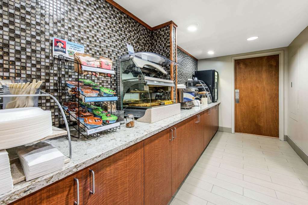 Clarion Inn Cranberry Township Restaurant photo